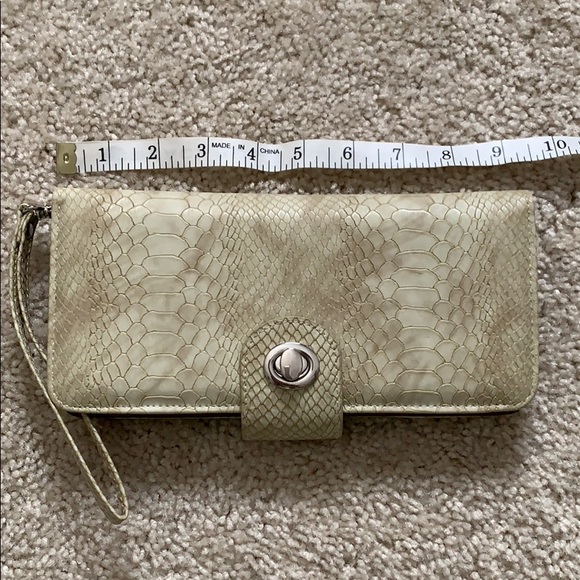 B2GOFREE 🍭Clutch/Wristlet NWTs - Picture 7 of 8